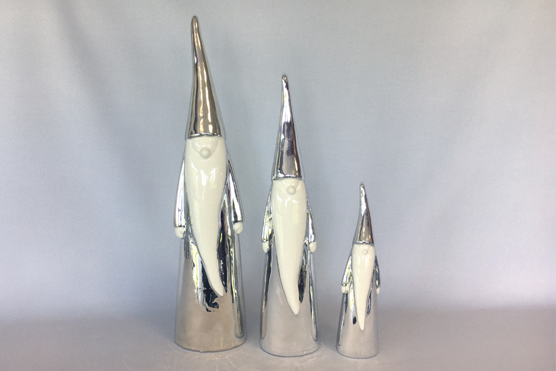 Lot de 3 pères noël argent/blanc
3 hauteurs h 22 / 35 / 43 cm