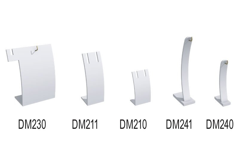 Les supports pour boucles d’oreilles et créoles.
